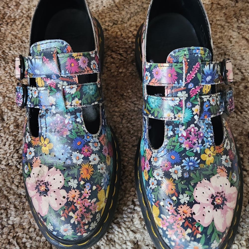 Floral Buckle Shoes